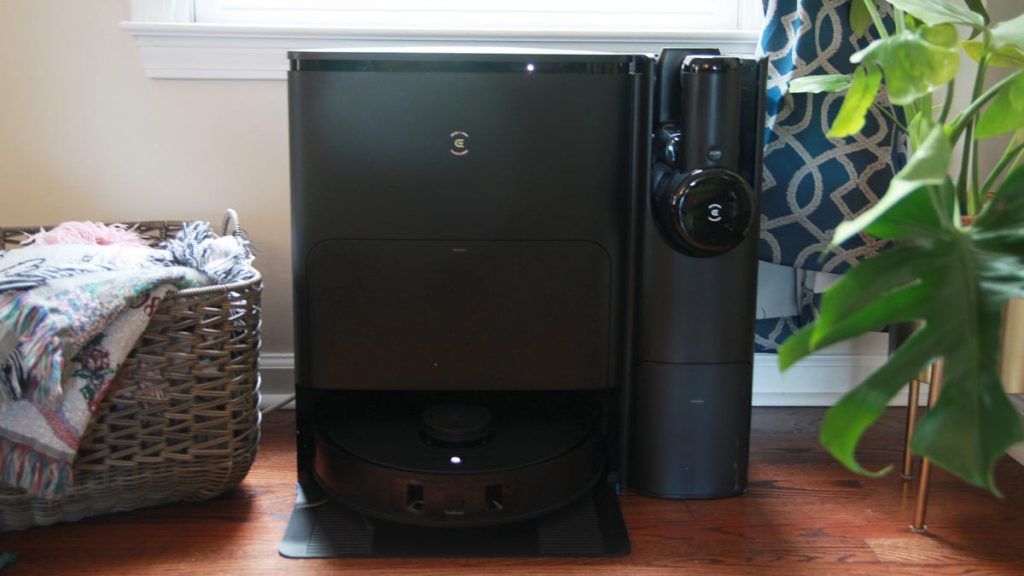 I tried a robot vacuum that has a side-mounted handheld cleaner - and can't go back