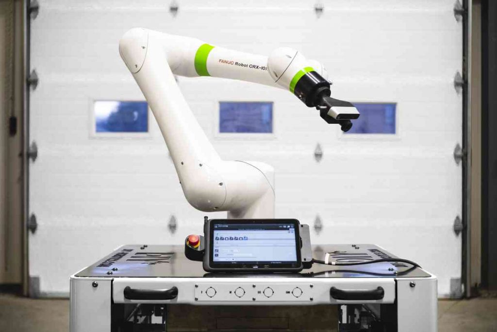 Revolutionizing industrial efficiency : How cobots are solving manufacturing challenges | Blog