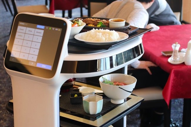 Servi Plus and SoftBank Robotics Transform Luxury Golf Club Dining — Bear Robotics