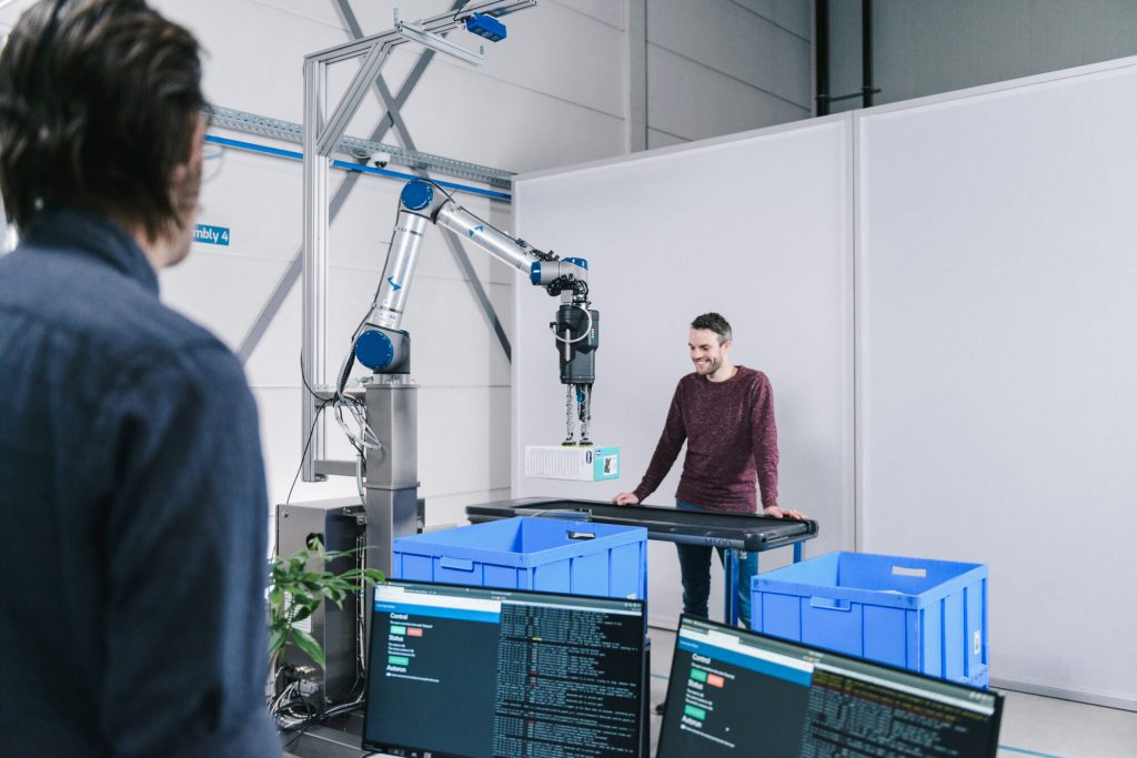Choosing a pick and place robot: 5 questions to consider